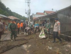 Respon Cepat Prajurit Jajaran Korem 152/ Baabullah Ternate Bantu Masyarakat Terdampak Banjir di Halbar
