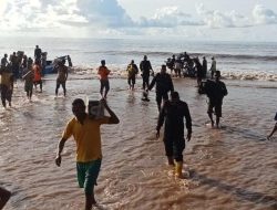 Warga Terdampak Banjir dan Longsor Dibantu Personel Halut, Sekaligus Bagi Bantuan ke Halbar