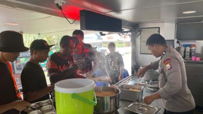 Sat Brimob Polda Malut Dirikan Dapur dan Salurkan Air Bersih bagi Korban Banjir di Halbar