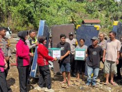Peduli Kemanusiaan, Bhayangkari Polda Malut Gandeng Polwan Salurkan Bantuan di Halbar