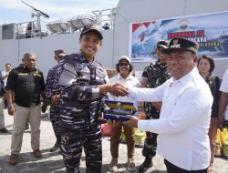 KRI 869 Gulamah Sandar di Tobelo, Salurkan Bantuan Kemanusiaan untuk Korban Bencana Halut