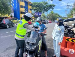 Satlantas Polres Ternate Bersama Jasa Raharja Bagikan Helm Gratis Dukung Ops Kie Raha 2026