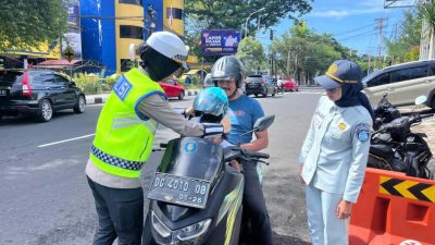 Satlantas Polres Ternate Bersama Jasa Raharja Bagikan Helm Gratis Dukung Ops Kie Raha 2026