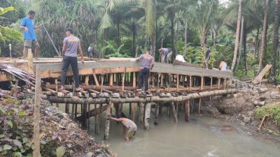 Dari Jembatan Hanyut ke Jembatan Harapan: Brimob Polda Malut Bangun Akses di Halut