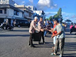 Polsek KP3  Ahmad  Yani Ternate  Gelar Pembagian Takjil kepada Masyarakat 