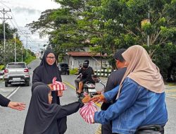 Berkah Ramadhan, Majelis Taklim Al-Azmi  Sula Berbagi Takjil kepada Masyarakat