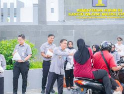 Kemenkum Malut Berbagi Takjil, Tebar Berkah di Bulan Ramadan