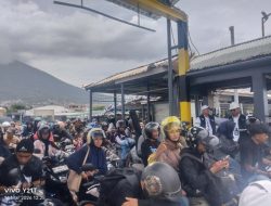 Arus Mudik di Pelabuhan Penyebrangan Bastiong Ternate Membludak
