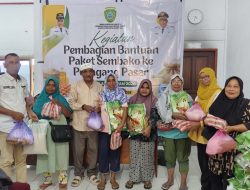 Ratusan Pedagang Pasar di Sanana Dapat Bantuan Sembako Gratis dari Pemda Sula