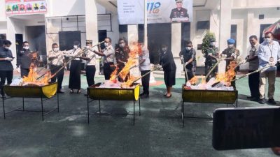 Kejari Ternate Musnahkan Ratusan Barang Bukti, Diantaranya Sabu 140,3556 Gram