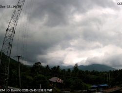 Gunung Dukono Kembali Erupsi, Kolom Abu Capai 800 Meter