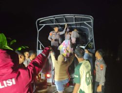Polres Halteng Bantu Evakuasi Warga Terdampak Banjir
