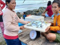 Emak- emak di Haltim Juarai Lomba Mancing Tradisional di Festival Budaya Buli Asal ke-140