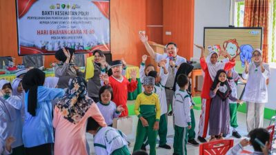 Polda Malut Gelar Bakti Kesehatan di SDLB Negeri Ternate Sambut HUT Bhayangkara ke-80