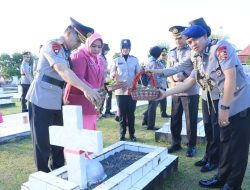 Sambut Hari Bhayangkara ke-80, Kapolda dan Wakapolda Malut Pimpin Penghormatan dan Aksi Sosial di Ternate