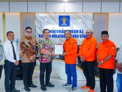 Kemenkum Malut Serahkan SKT Partai Gerakan Rakyat