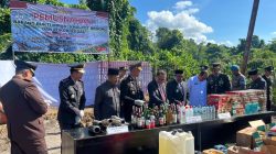 Polres Halteng Musnahkan 1.250 Liter Cap Tikus dan 1.198 Slop Rokok Ilegal di HUT Bhayangkara ke-80