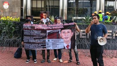 Aksi ke KPK, FORMAHSEL Lapor Dugaan Korupsi Proyek Jembatan Busale di Halsel