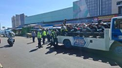 Satlantas Polres Ternate Angkut Kendaraan yang Parkir di Badan Jalan