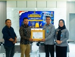 Kemenkum Malut Serahkan Penghargaan JDIH kepada DPRD Haltim, Dorong Percepatan Harmonisasi Raperda