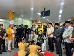 Tiba di Ternate, Kajati Maluku Utara Disambut Adat Joko Kaha