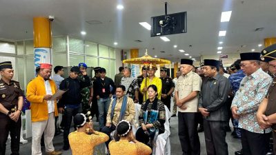 Tiba di Ternate, Kajati Maluku Utara Disambut Adat Joko Kaha