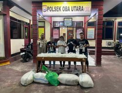 Brimob Polda Malut Serahkan Dua Wanita ke Polsek Oba Utara Atas Kasus Peredaran Miras