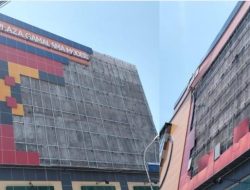 Dinding ACP Plaza Gamalama Ternate Ambruk Bahayakan Pengendara