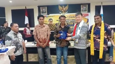 Dua Warga Desa Mamuya Terima Penghargaan Pemerintah Singapura, Temukan Korban Erupsi Gunung Dukono