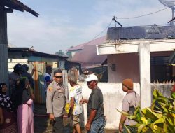 Polsek Ternate Utara Bersama Damkar dan Warga Berjibaku Padamkan Kebakaran Rumah di Maliaro