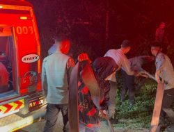 Polres Halteng Bersama Damkar dan Warga Padamkan Kebakaran Lahan di Gunung Benteng
