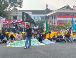 Mahasiswa Unkhair Ternate Tuntut Militer Balik ke Barak, Usut Pembunuhan di Hutan Halmahera 