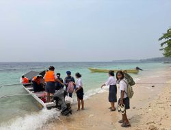 Tindaklanjut Tagline Kapolri Polairud Polda Malut Antar Jemput Siswa di Morotai