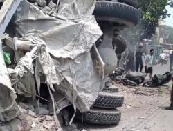 Tragis, Mahasiswi Unkhair Tewas Tertimpa Truk Molen di Akehuda, 2   Orang Lain Dilarikan ke Rumah Sakit